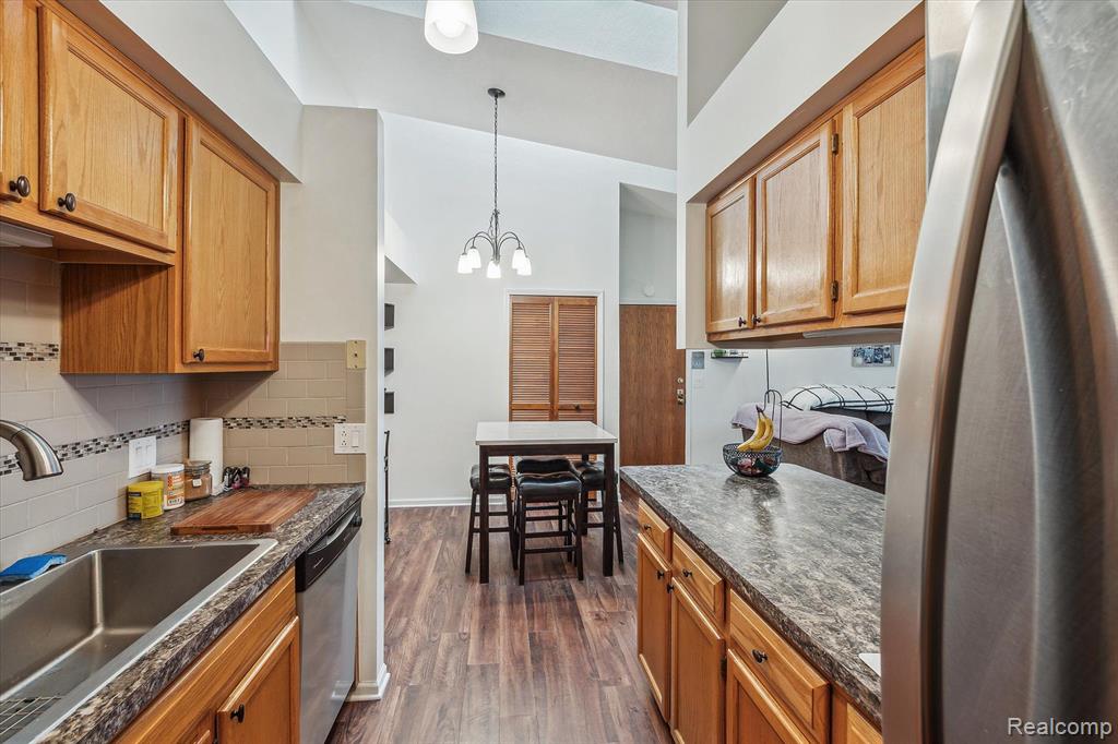 1325 HARBOUR Boulevard, 85, Trenton, MI 48183 — Photo 15