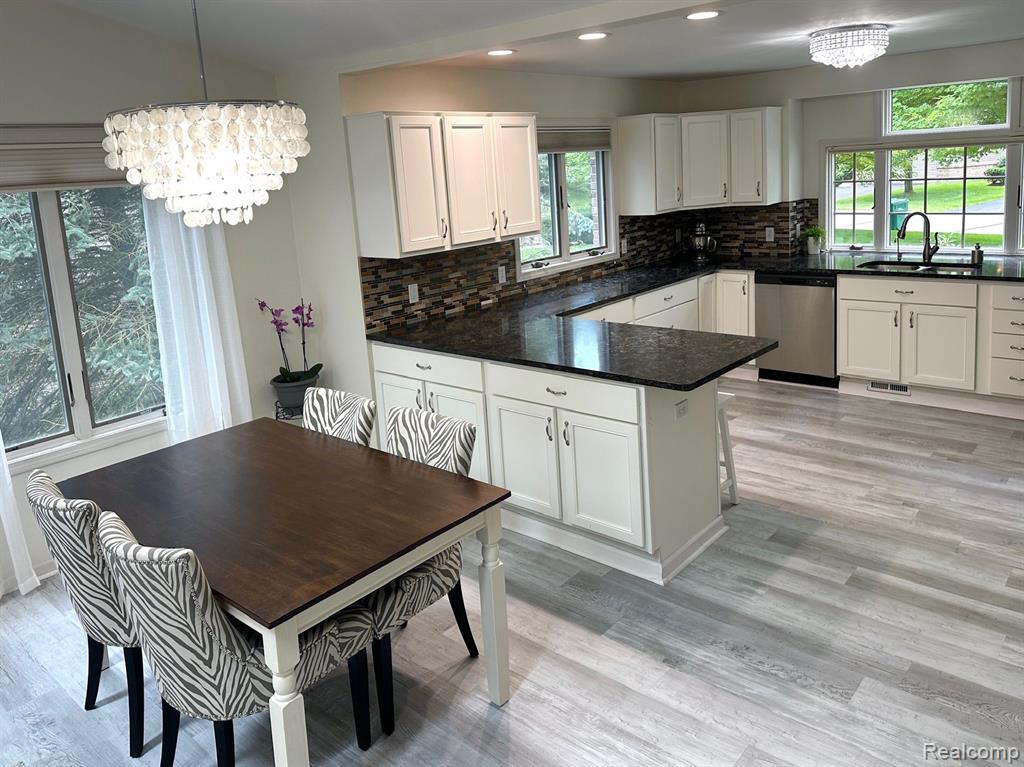 1439 DARNEL Drive, Brighton, MI 48116 — Photo 4