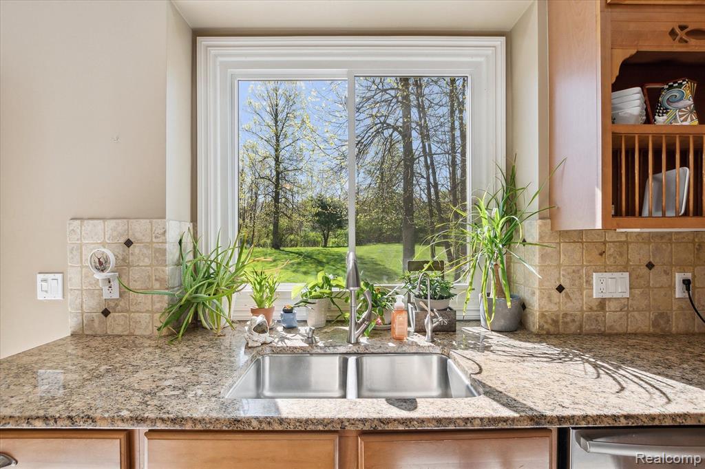 8504 Riverwalk Drive, Fenton, MI 48430 — Photo 19
