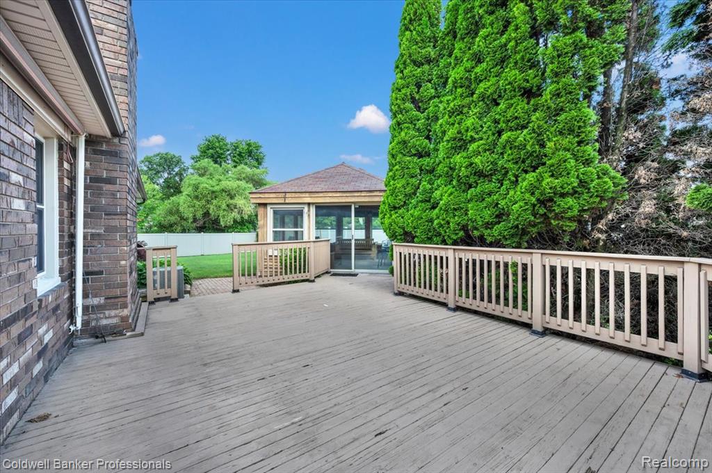 5015 Fox Hill Drive, Sterling Heights, MI 48310 — Photo 29