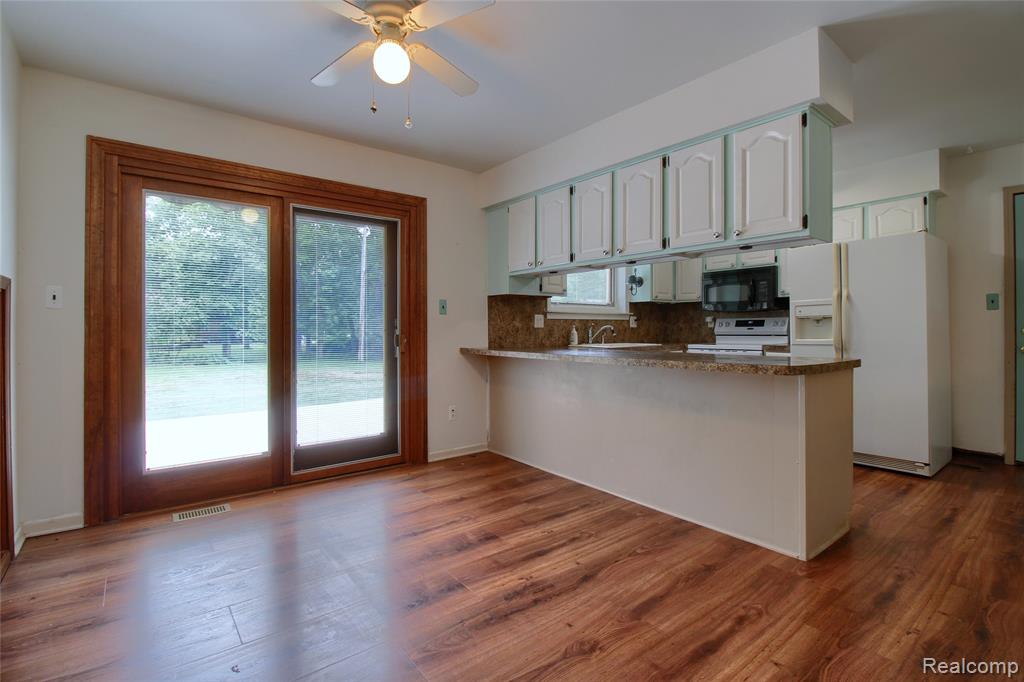 8695 Stout Avenue, Grosse Ile, MI 48138 — Photo 10