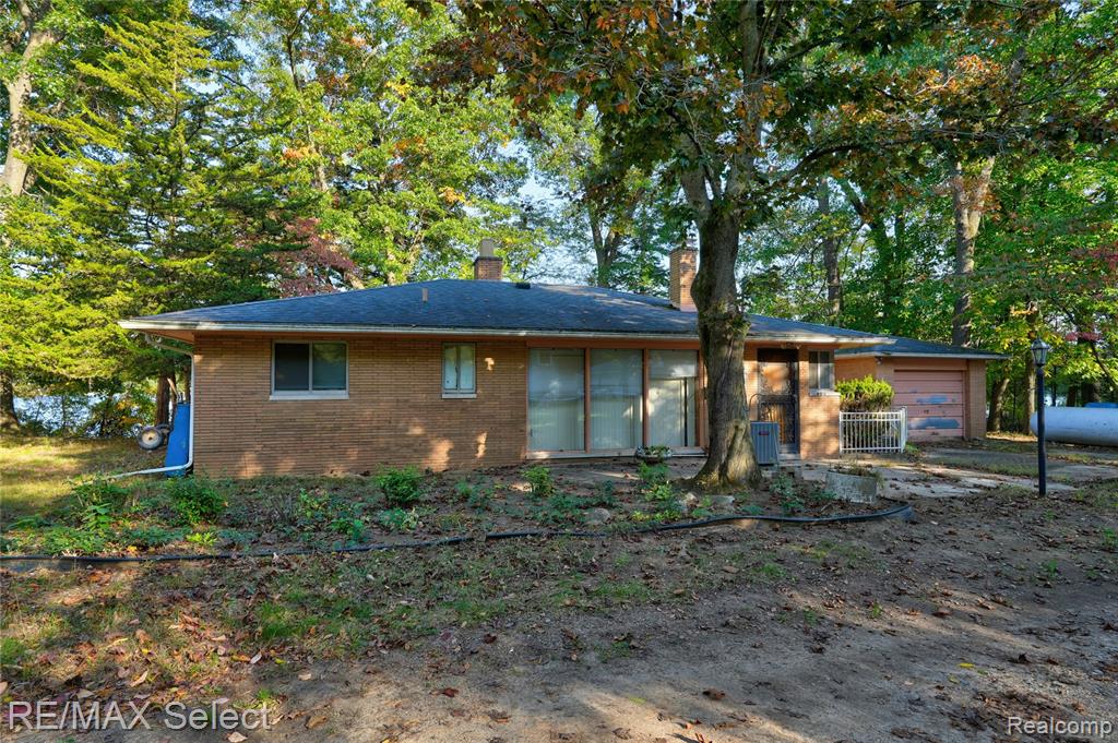 400 Lakeshore Drive, Grass Lake, MI 49240