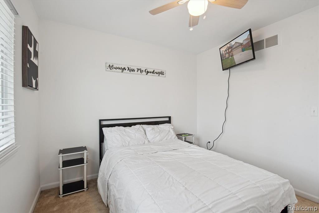 9998 ROLAN MEADOWS Drive, Belleville, MI 48111 — Photo 46