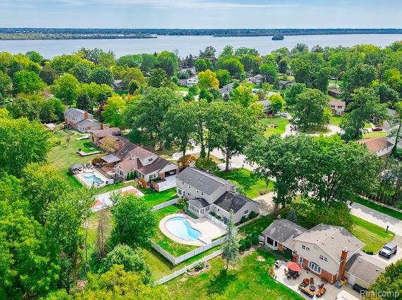 8160 Manchester, Grosse Ile, MI 48138 — Photo 40