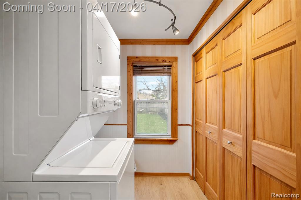 569 E Guthrie Avenue, Madison Heights, MI 48071 — Photo 13