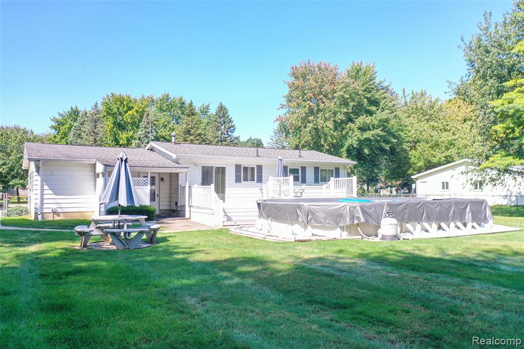 4243 Moulton Drive, Flint, MI 48507 — Photo 10