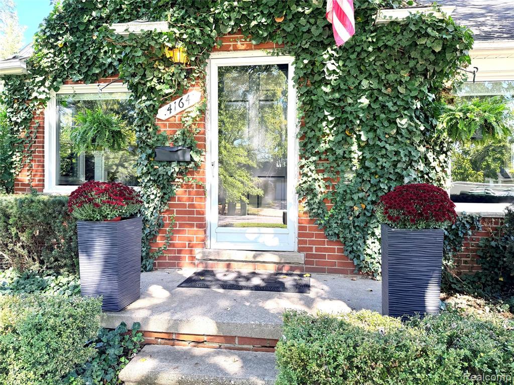 4164 Seminole Drive, Royal Oak, MI 48073 — Photo 2