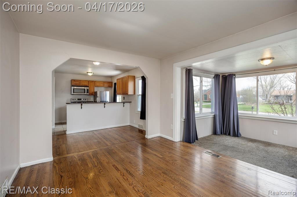 22481 Springbrook Avenue, Farmington, MI 48336 — Photo 13