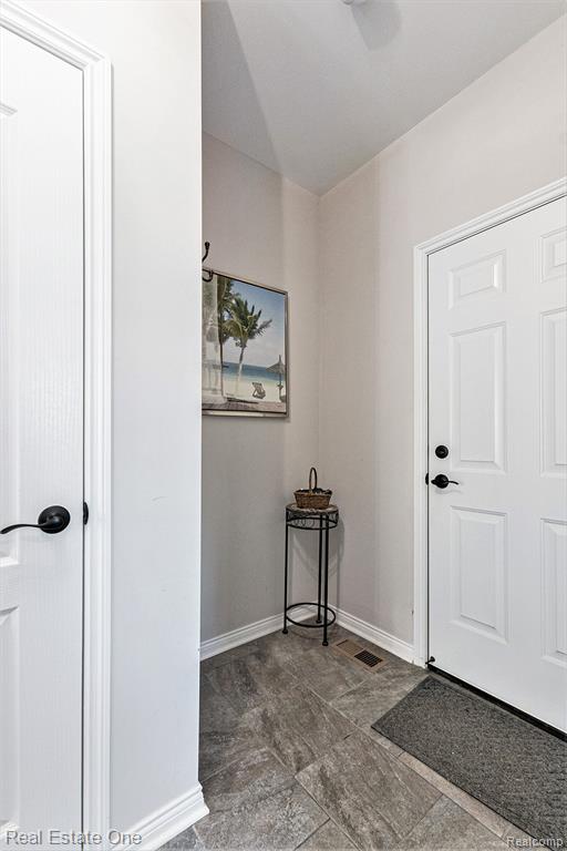 5409 ABERDEEN Court, Clarkston, MI 48348 — Photo 20