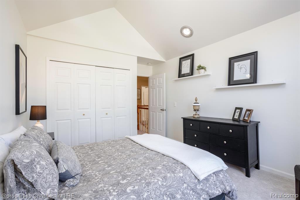 45571 IRVINE Drive, Novi, MI — Photo 32