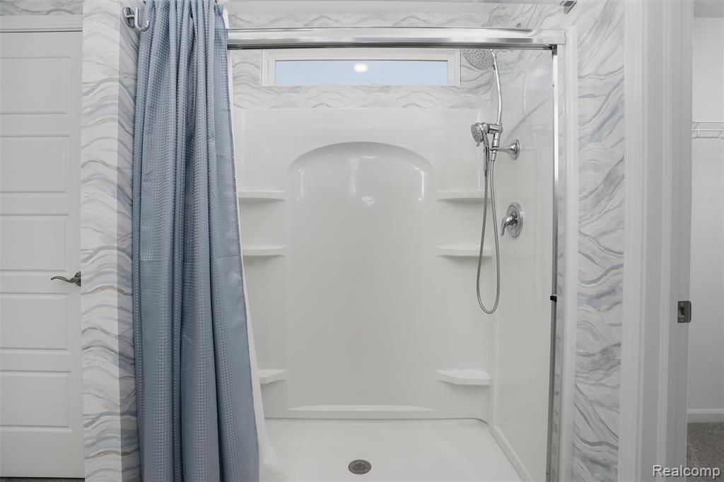 6003 Winsford Lane, Clarkston, MI — Photo 33