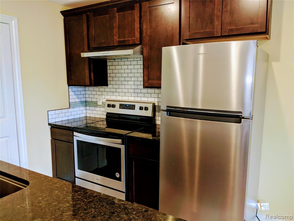 89 E EDSEL FORD FWY, Detroit, MI, 48202