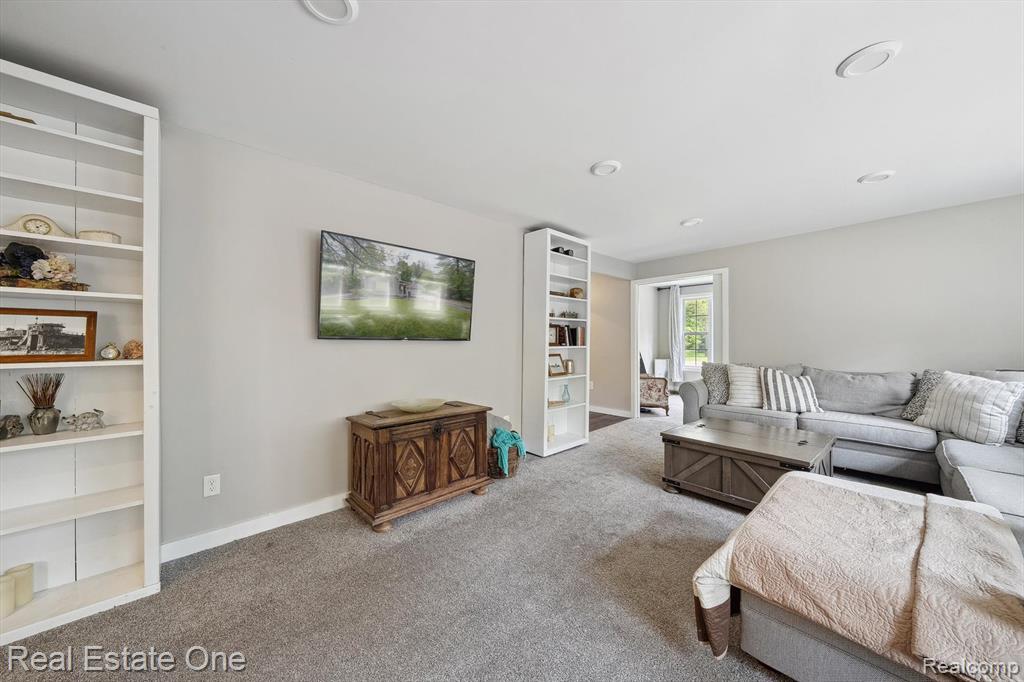 8921 Lake Road, Grosse Ile, MI 48138 — Photo 9