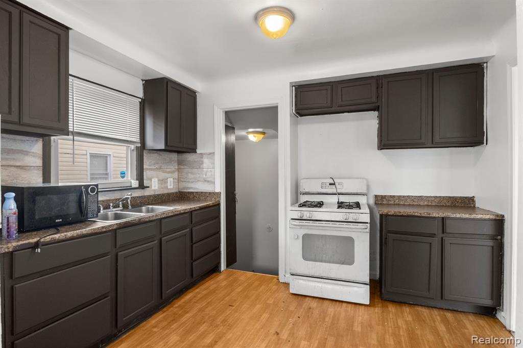 6223 FAUST Avenue, Detroit, MI 48228 — Photo 14
