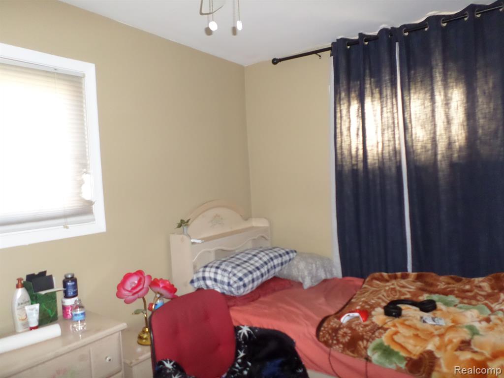 8386 N COLONIAL Street, Dearborn Heights, MI 48127 — Photo 15