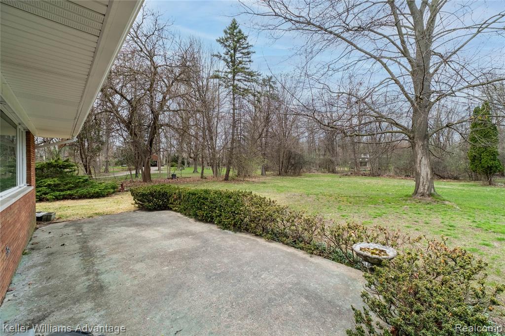 34550 Freedom Road, Farmington, MI 48335 — Photo 36
