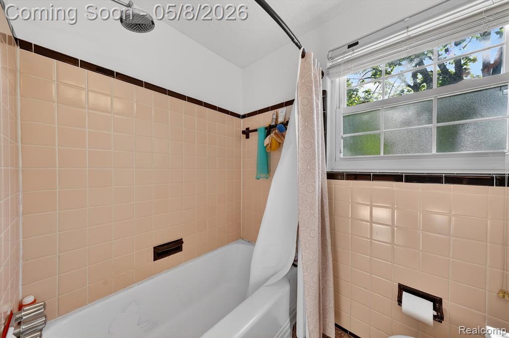 22927 Lakeshore Drive, Saint Clair Shores, MI 48080 — Photo 19