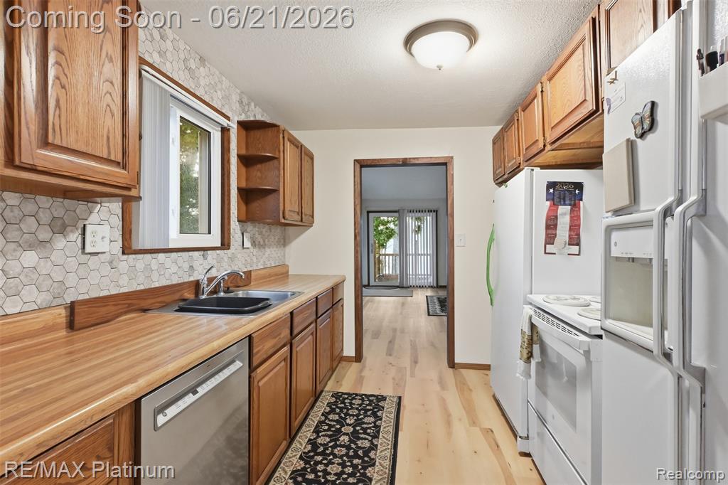 5504 Wildwood Drive, Howell, MI 48843 — Photo 7