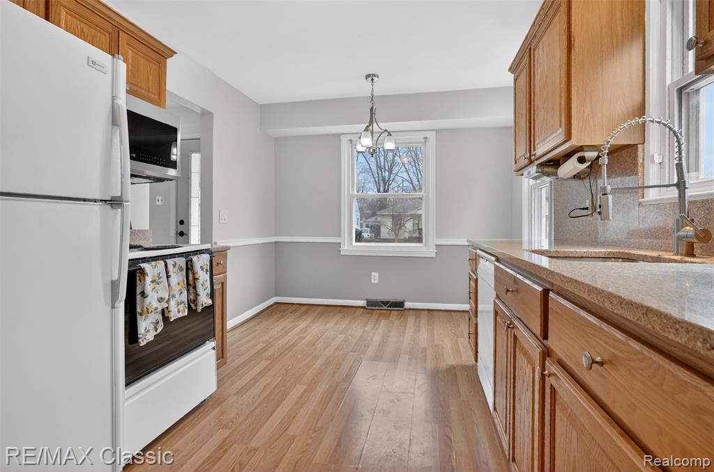 27359 Brettonwoods Street, Madison Heights, MI 48071 — Photo 11