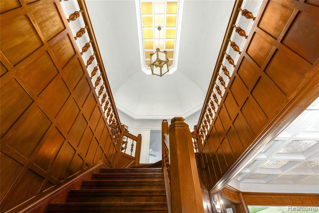 1735 LINCOLNSHIRE Drive, Detroit, MI, 48203