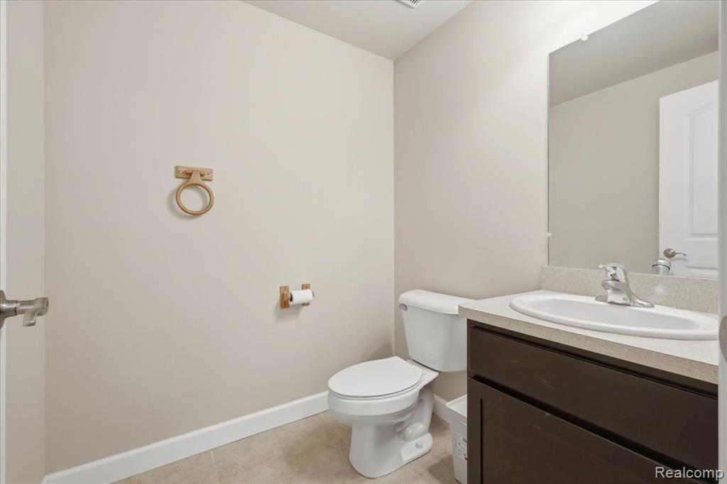1114 Wales Drive, Lake Orion, MI — Photo 34