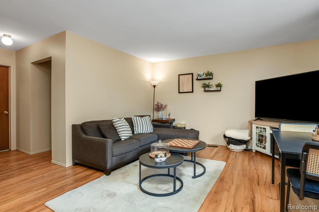 3043 Williamsburg, Ann Arbor, MI 48108 — Photo 4