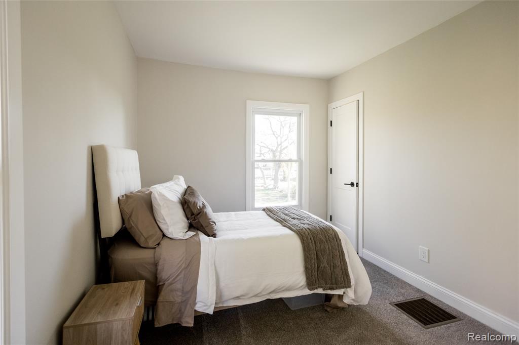 2592 Harding Street, Detroit, MI 48214 — Photo 37