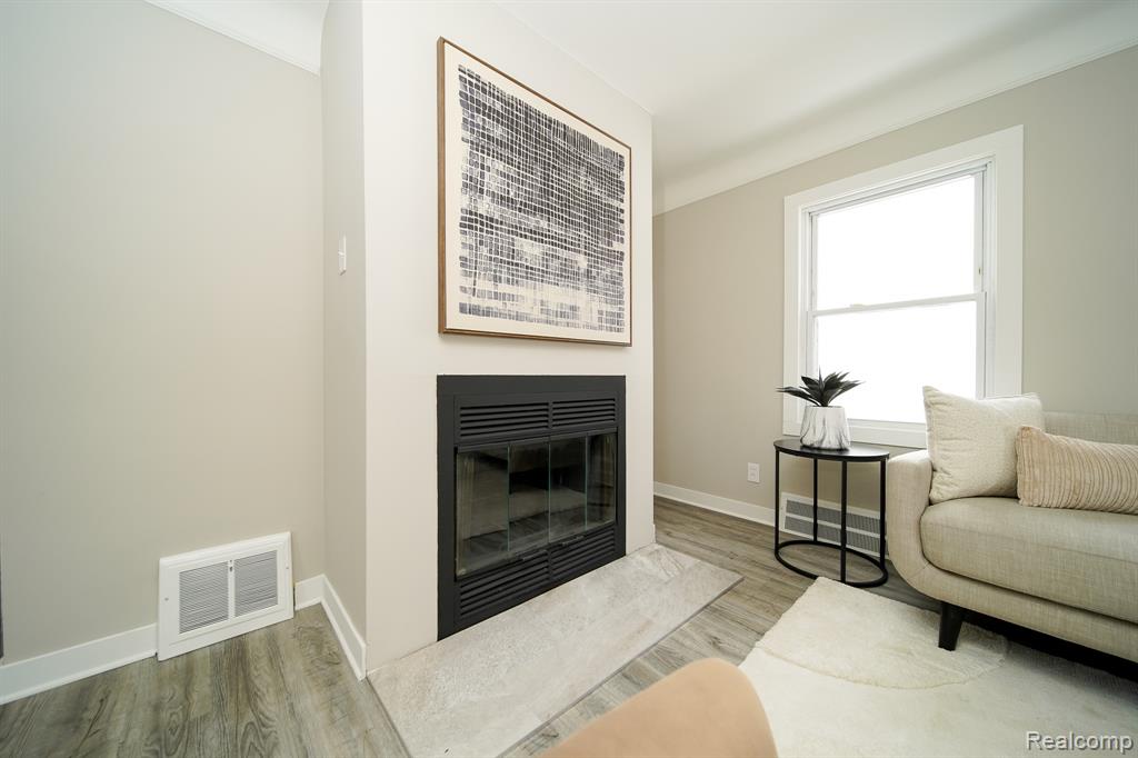 19348 Woodcrest Street, Harper Woods, MI 48225 — Photo 15