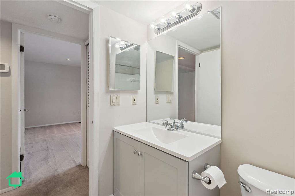 256 LAKE VILLAGE Drive, Walled Lake, MI 48390 — Photo 16