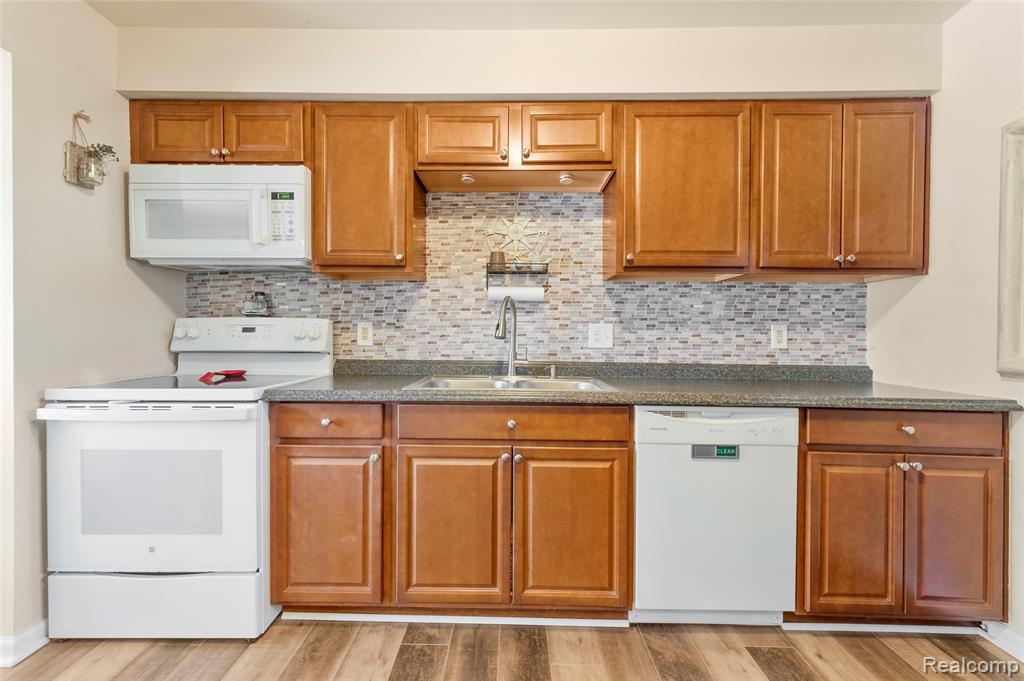 33585 Pondview Circle, 116, Livonia, MI 48152 — Photo 5