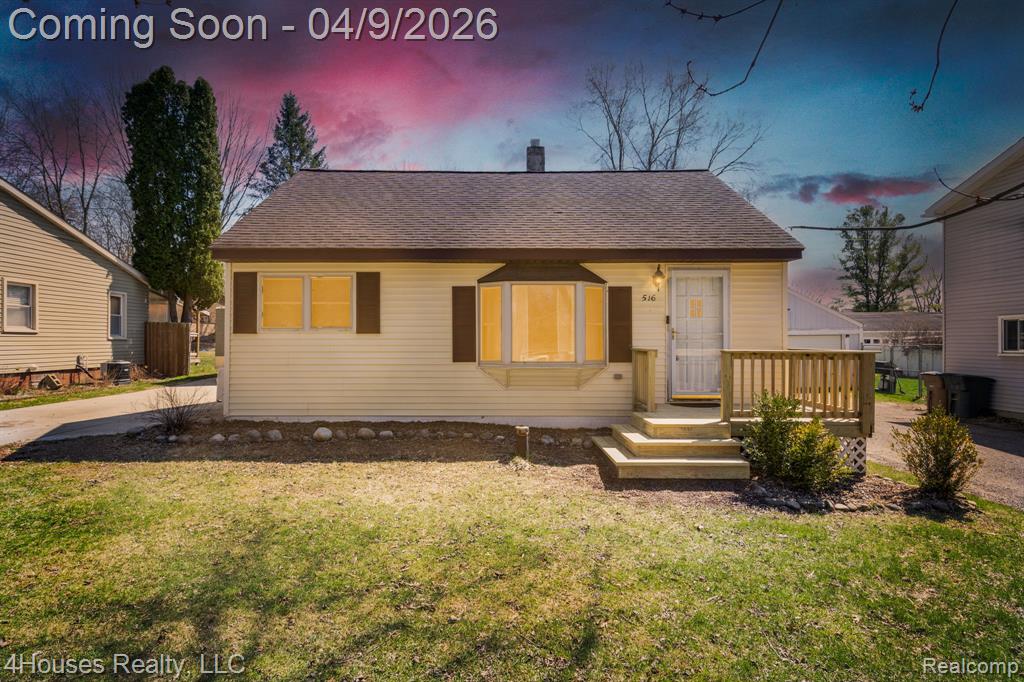 516 E Glass Road, Ortonville, MI 48462 — front exterior