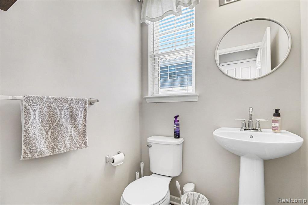 350 Jeff Keeton Drive, Hazel Park, MI 48030 — Photo 9