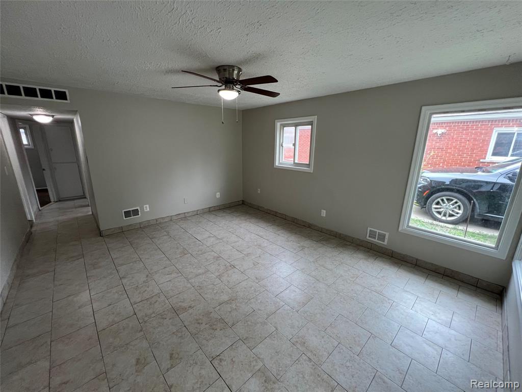 4696 Roosevelt Boulevard, Dearborn Heights, MI, 48125