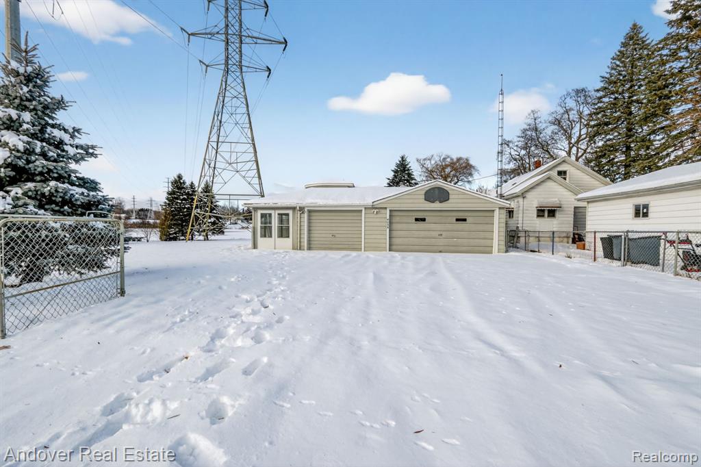 4055 Mitchell Drive, Flint, MI 48506 — Photo 4