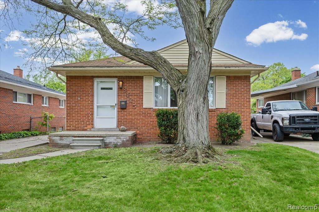 8435 Nightingale Street, Dearborn Heights, MI 48127 — Photo 2