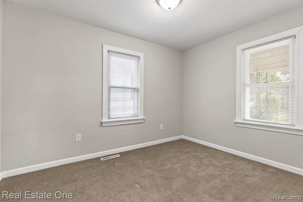 3993 WEDDELL Street, Dearborn Heights, MI 48125 — Photo 9