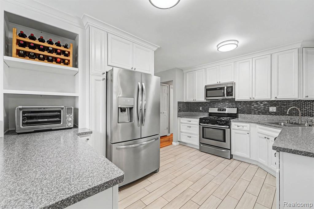 5135 Sudbury Drive, Warren, MI 48092 — Photo 7