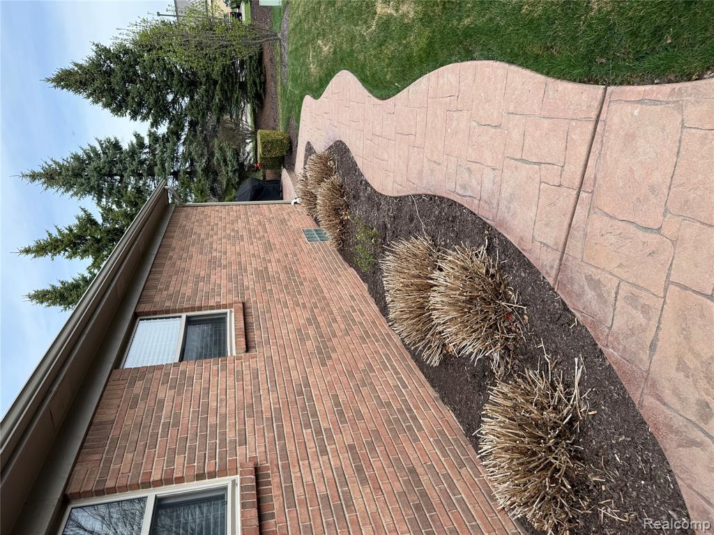 20196 Huron Drive, Clinton Twp, MI 48038 — Photo 43