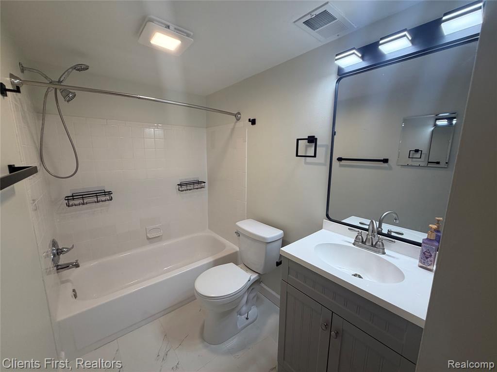 204 Princeton Drive, South Lyon, MI 48178 — Photo 23