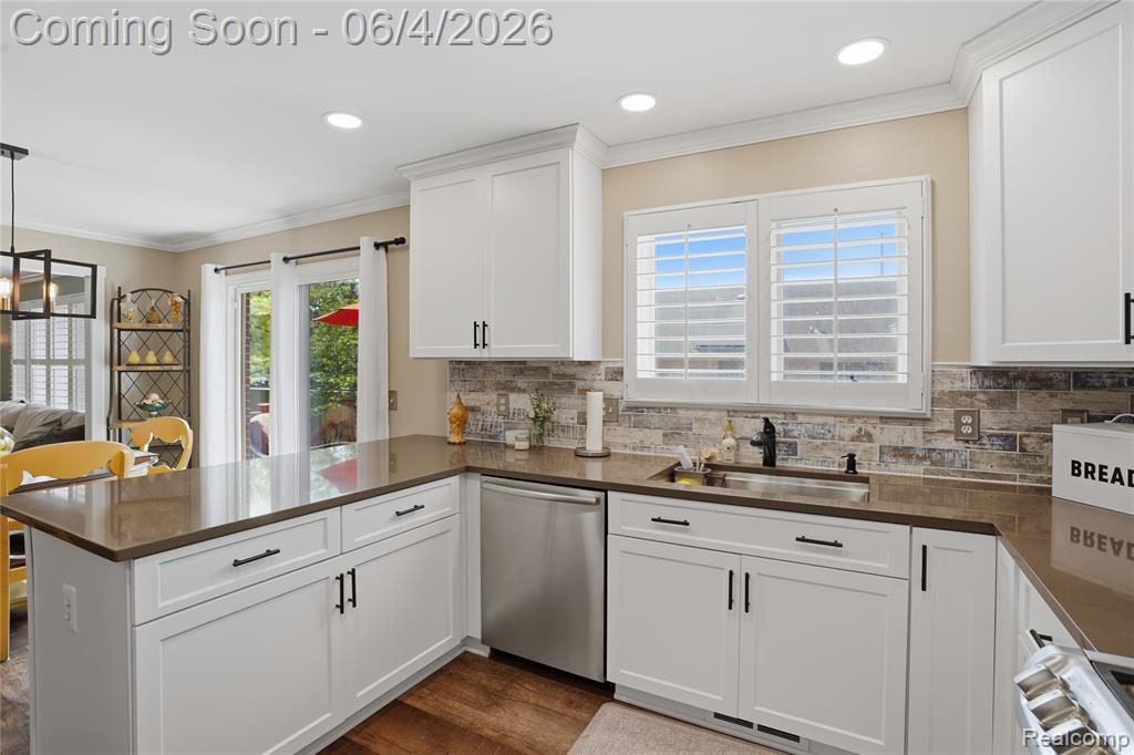 8605 Vista Court, Westland, MI — Photo 15