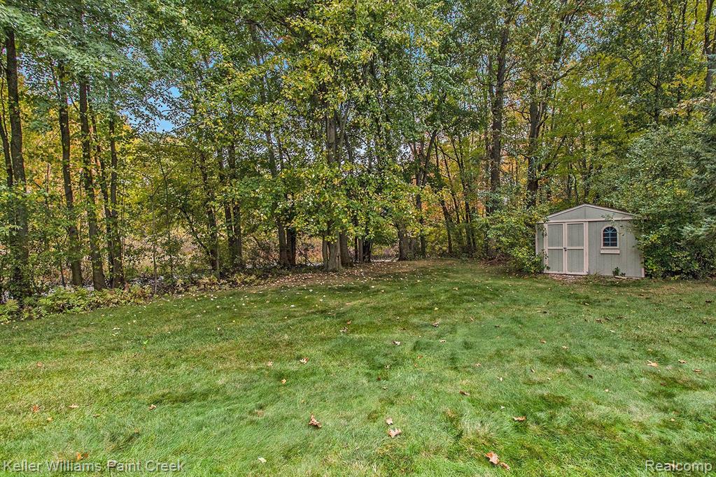 556 ORCHARD RIDGE Drive, Lake Orion, MI 48362 — Photo 32