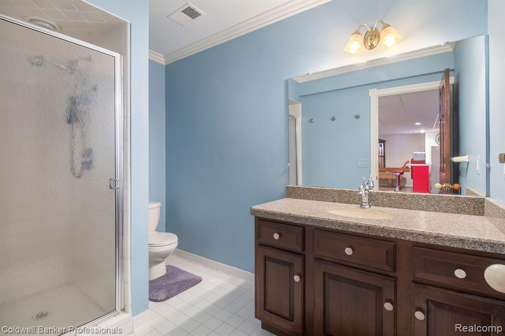 49148 Driftwood Dr, Shelby Twp, MI 48317 — Photo 23