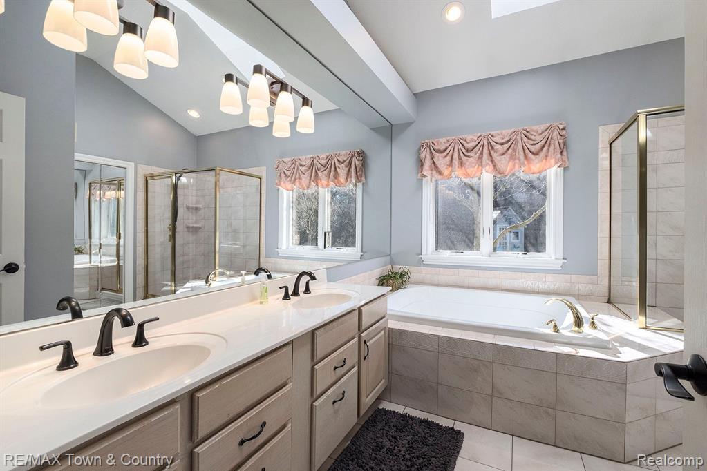 440 RIVER WOODS Drive, Flushing, MI 48433 — Photo 19