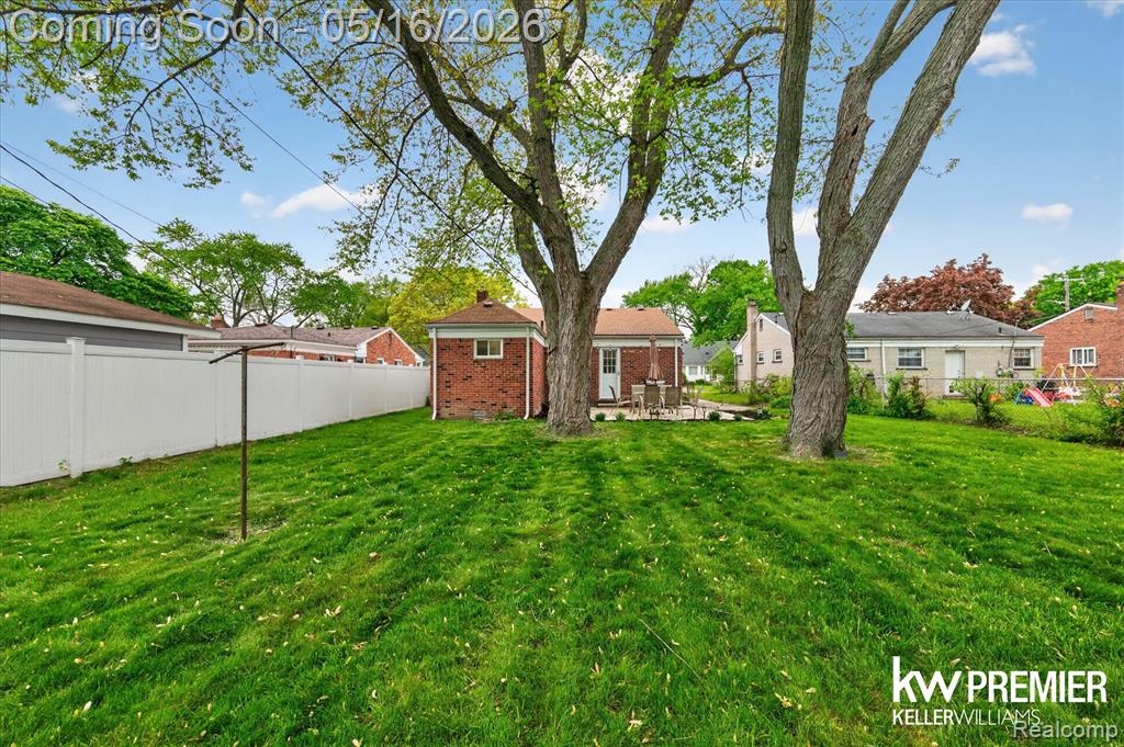 23260 Oneida Street, Oak Park, MI 48237 — Photo 25