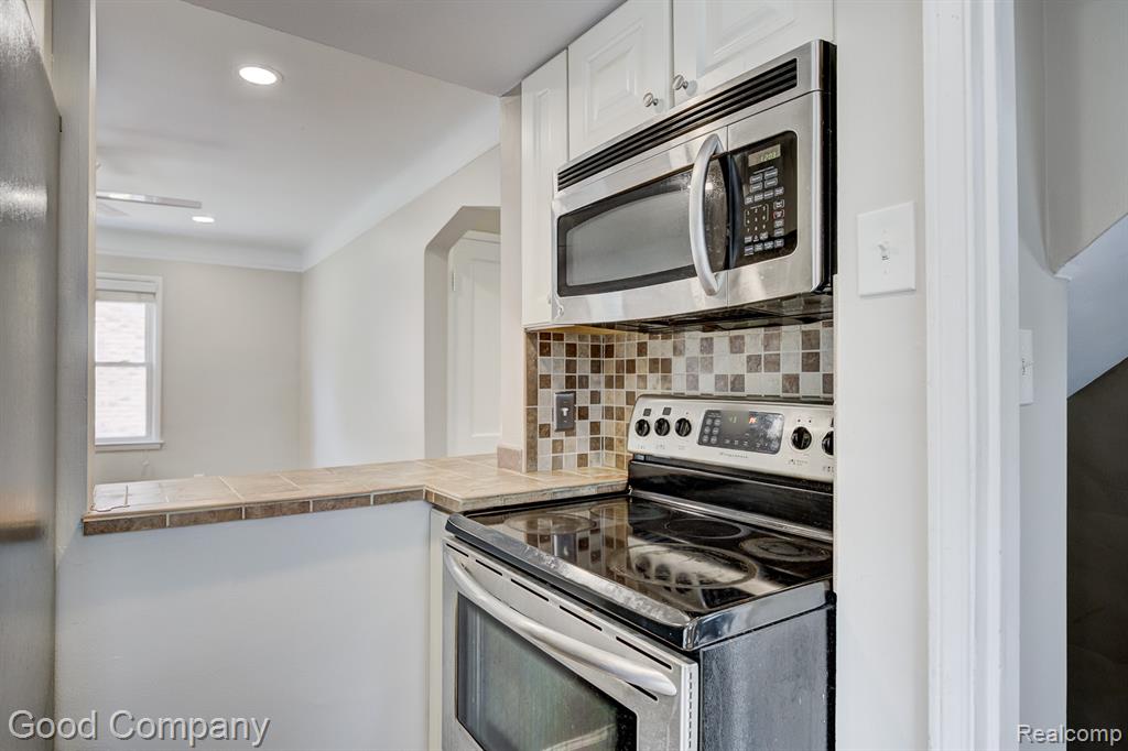 830 W HAZELHURST Street, Ferndale, MI 48220 — Photo 11