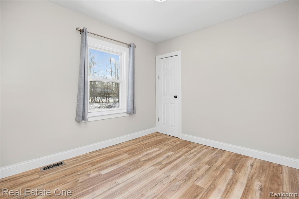 943 Premont Avenue, Waterford, MI 48328 — Photo 18