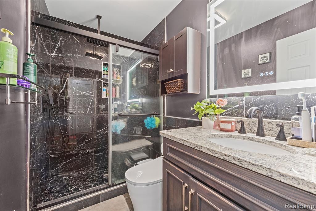 586 Ashley Circle, Rochester Hills, MI 48307 — Photo 14