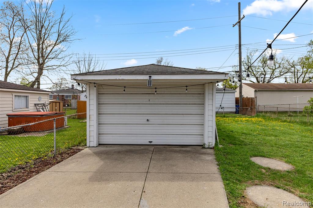 6151 Robindale Avenue, Dearborn Heights, MI 48127 — Photo 28