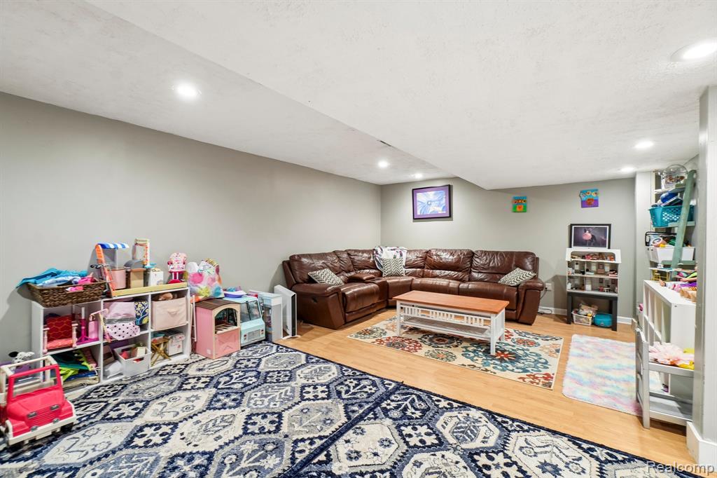 696 Vincent Street, Pinckney, MI 48169 — Photo 21
