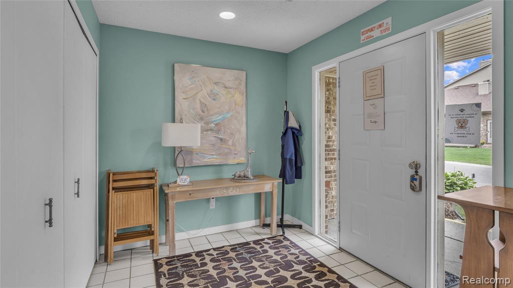 7113 Elmhurst, West Bloomfield, MI — Photo 58